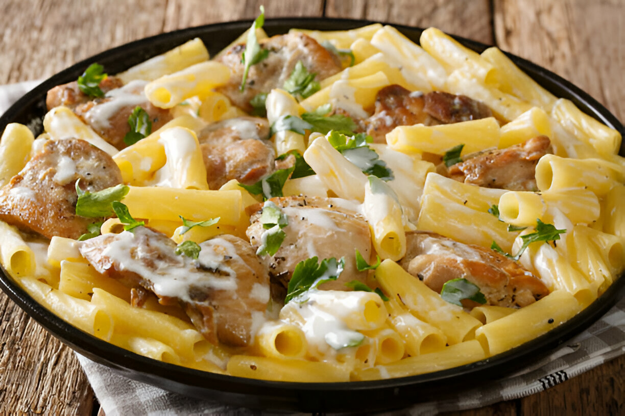 Creamy Garlic Butter Chicken and Rigatoni in Parmesan Sauce