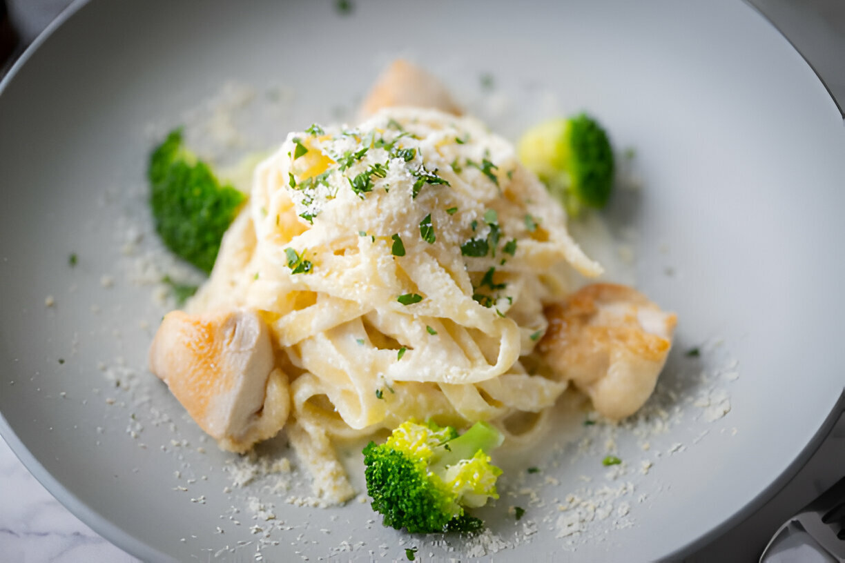 Creamy Garlic Parmesan Tortellini with Chicken & Broccoli