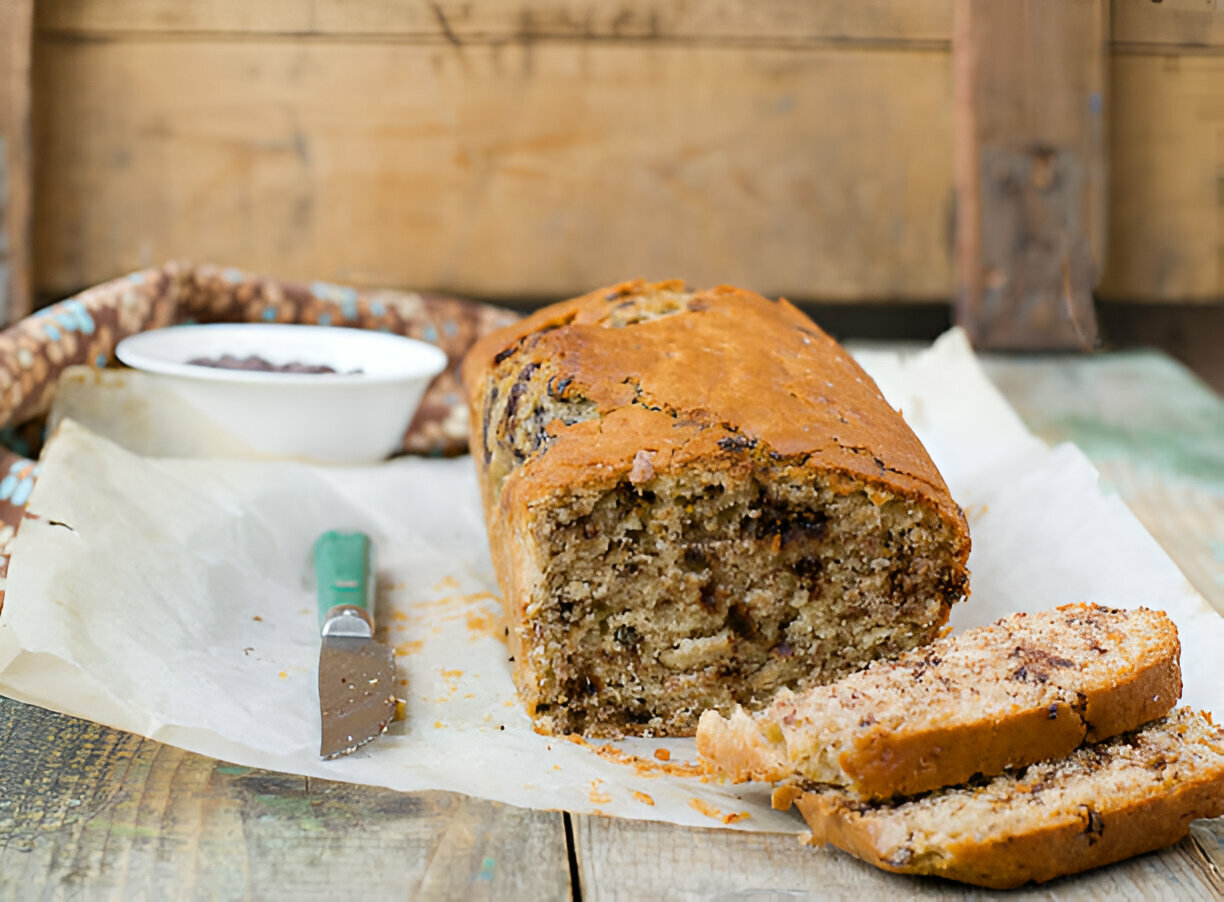 EASY CHOCOLATE CHIP BANANA BREAD