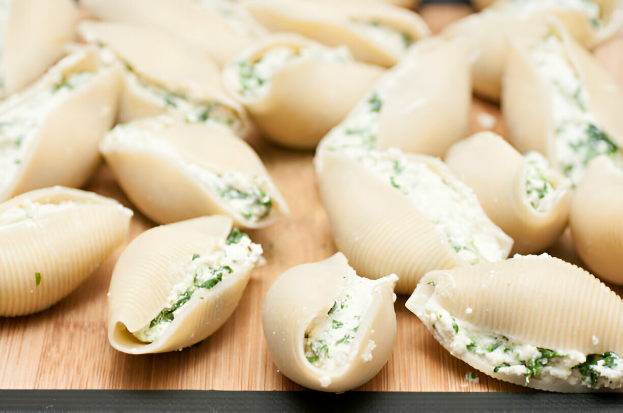 Easy Spinach and Ricotta Stuffed Shells