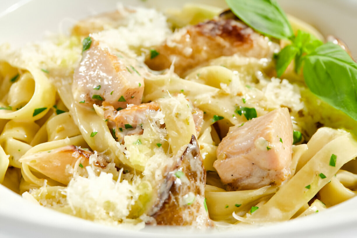 Garlic Butter Chicken Bites with Creamy Parmesan Pasta