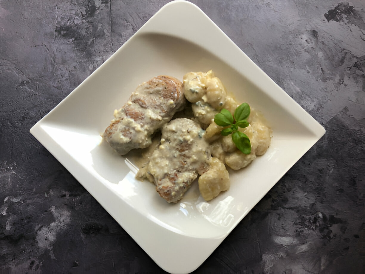 Garlic Butter Steak Bites with Creamy Parmesan Pasta