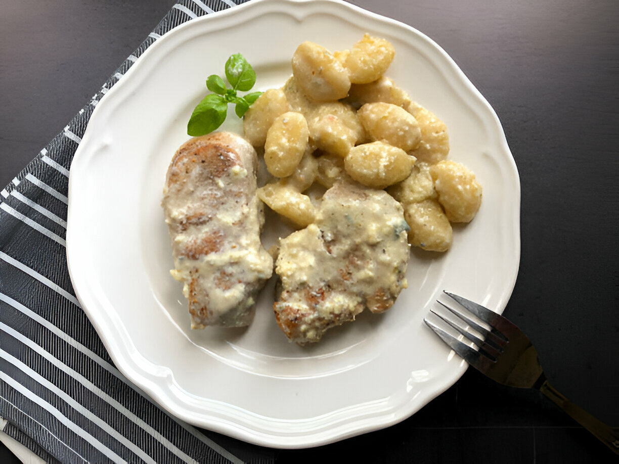 Garlic Butter Steak Bites with Creamy Parmesan Pasta