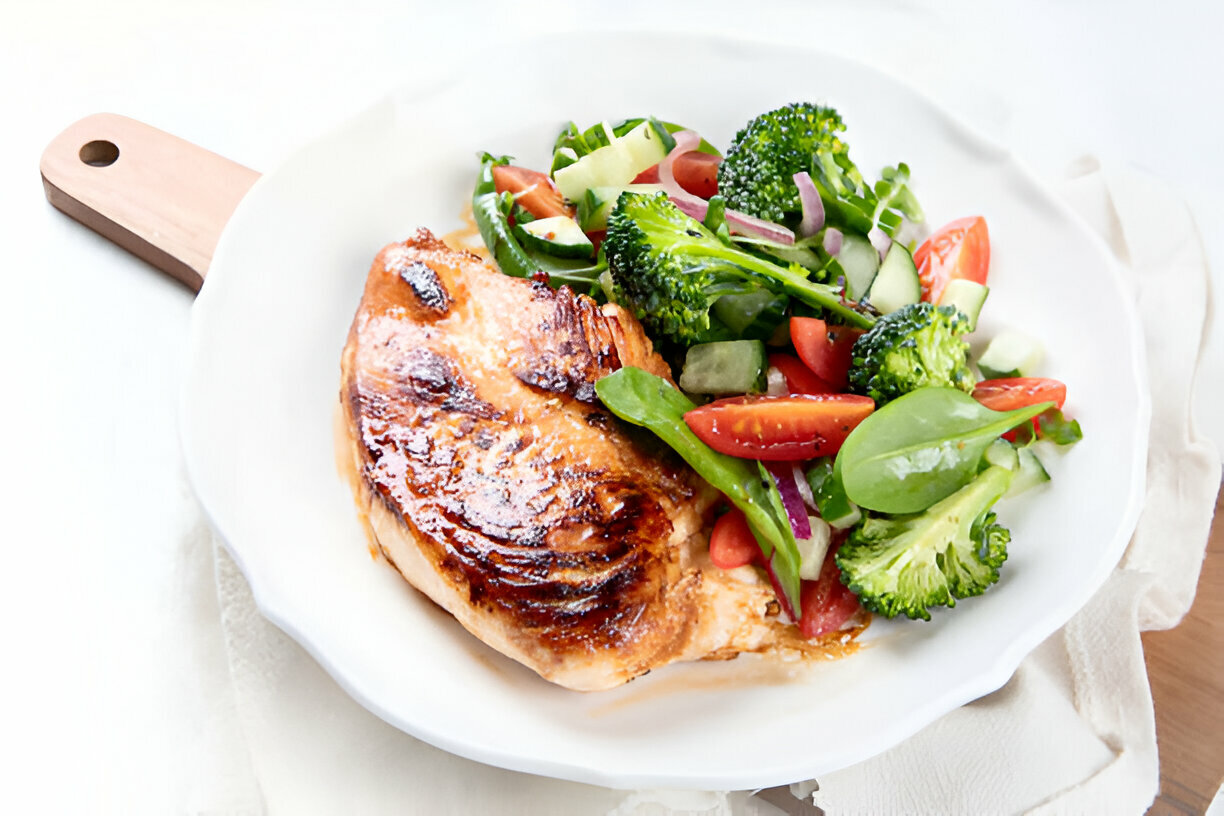 Grilled Chicken & Broccoli Bowls with Creamy Garlic Sauce